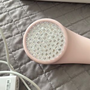 LightStim red light for wrinkles! 💁🏼‍♀️